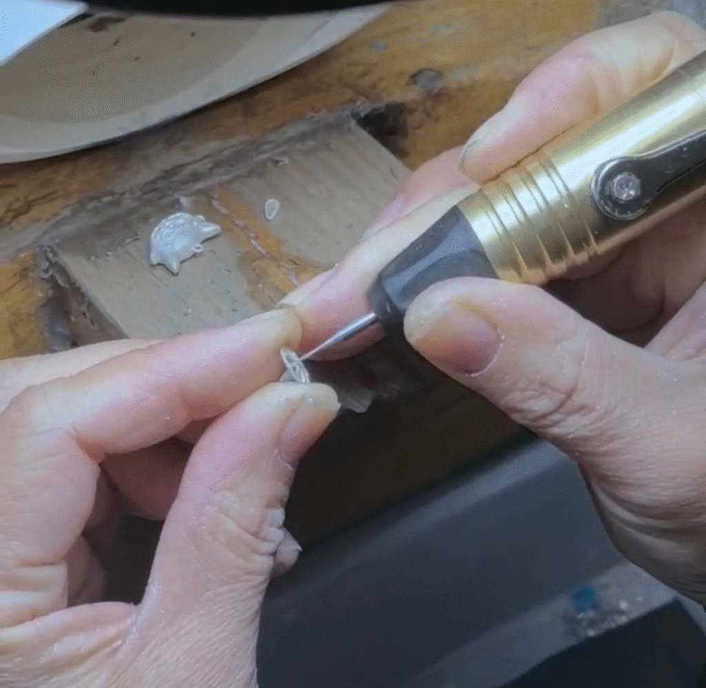 Polishing and Perfection of Enamel Jewelry